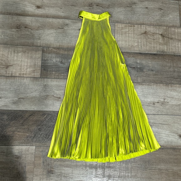 L’idee amour pleated halter mini dress in lime green - Picture 2 of 6